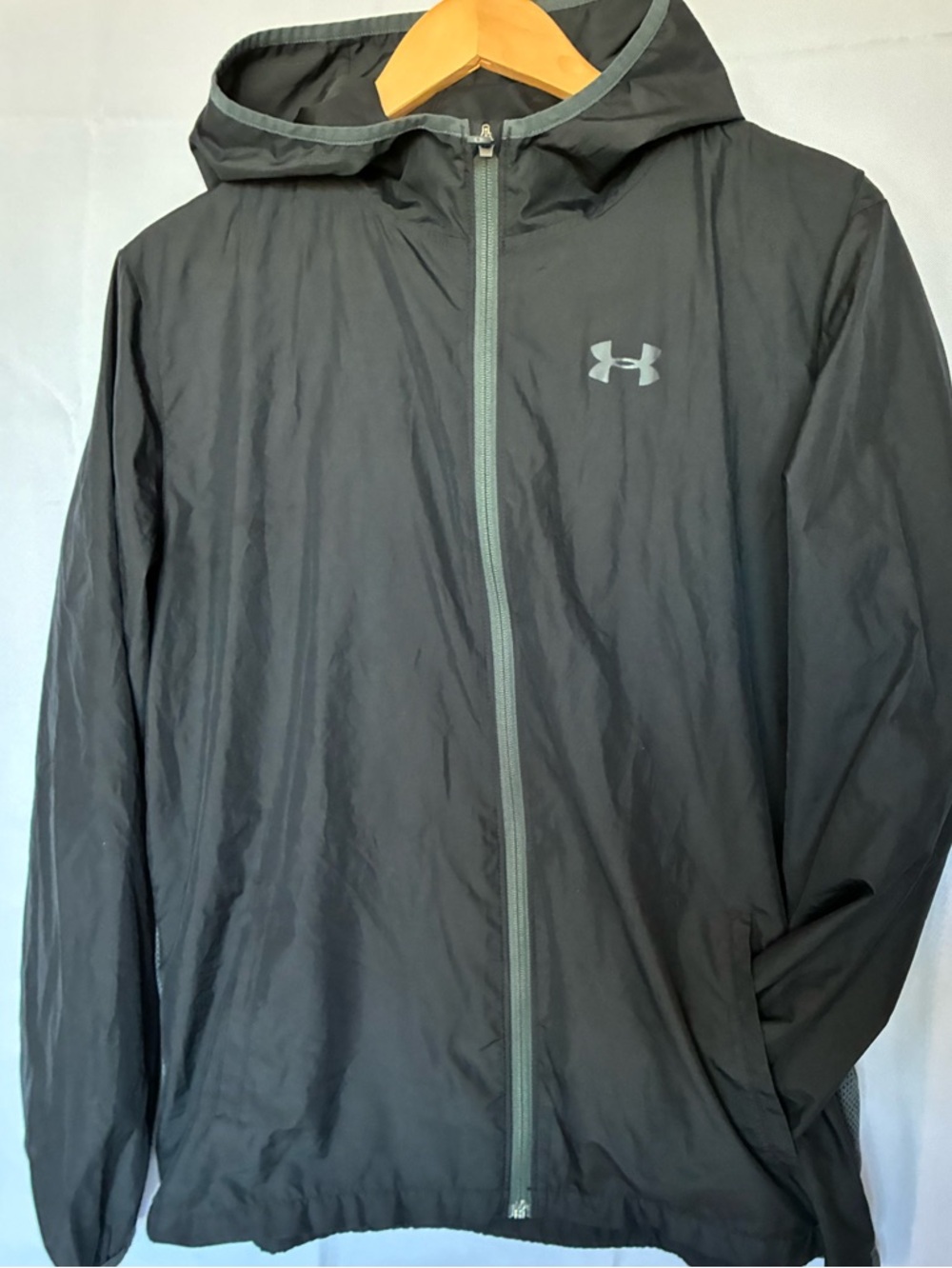 UNDER ARMOUR boys full zip wind jacket